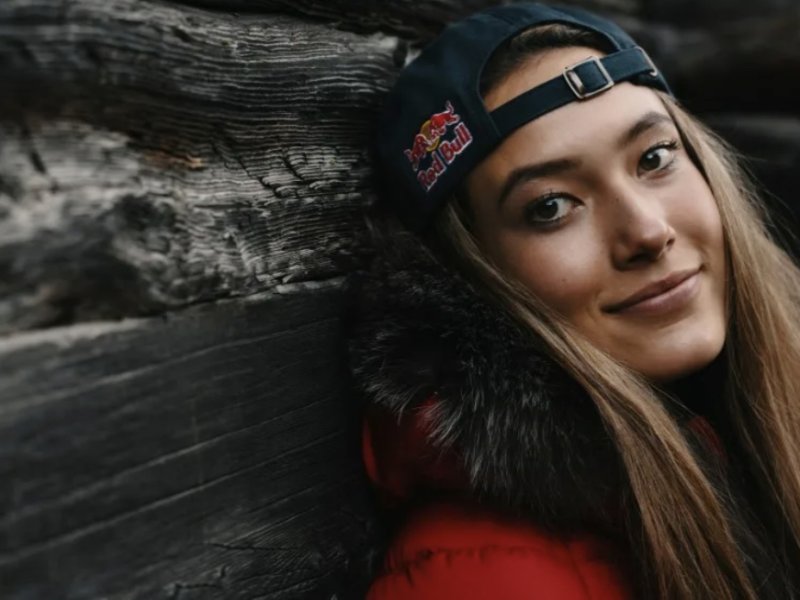 Эйлин Гу демонстрирует высокие результаты в текущем спортивном сезоне.