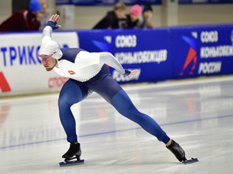 Чемпионат по конькобежному спорту в Ледовом дворце «Байкал».